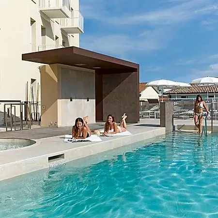 Aparthotel Continental 4*