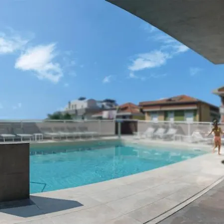 Continental Apartahotel 4*